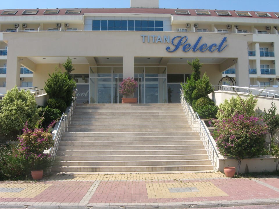 Wejście do hotelu Solivia Hotel