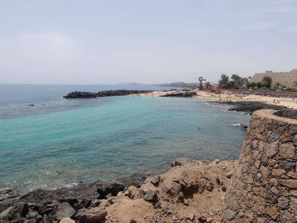 Strand in einer kleinen Bucht allsun App.-Hotel Albatros