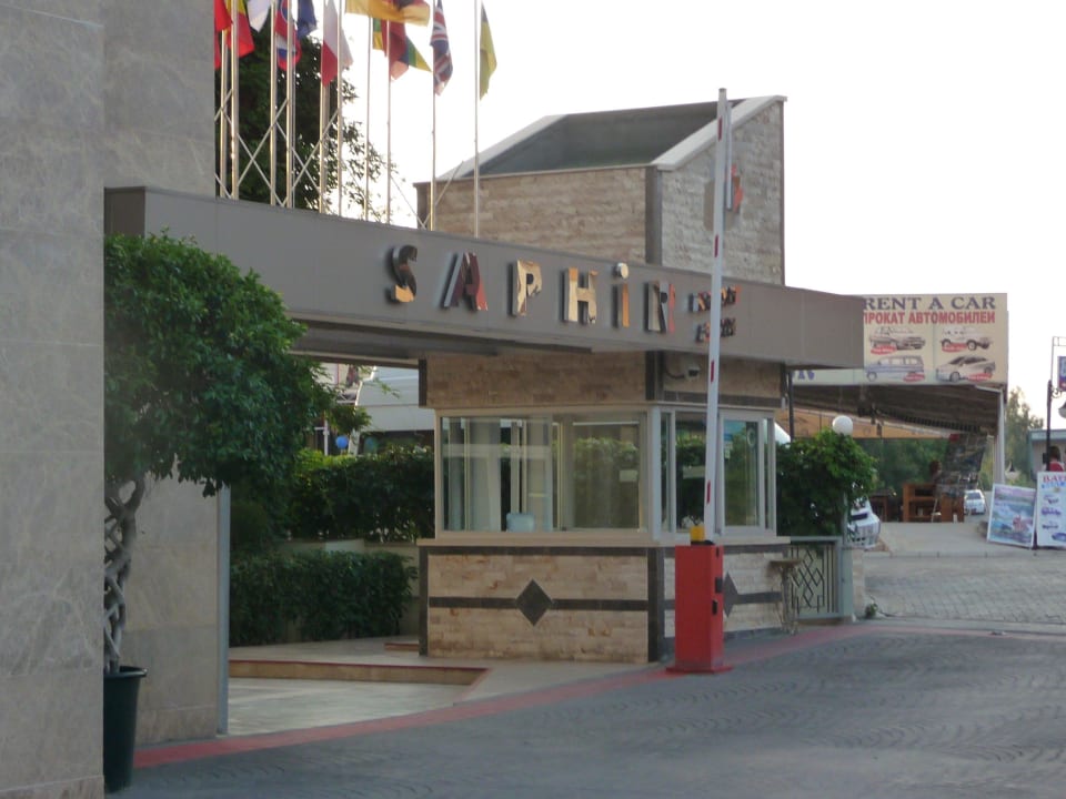 Einfahrt zum Hotel Saphir Resort & Spa
