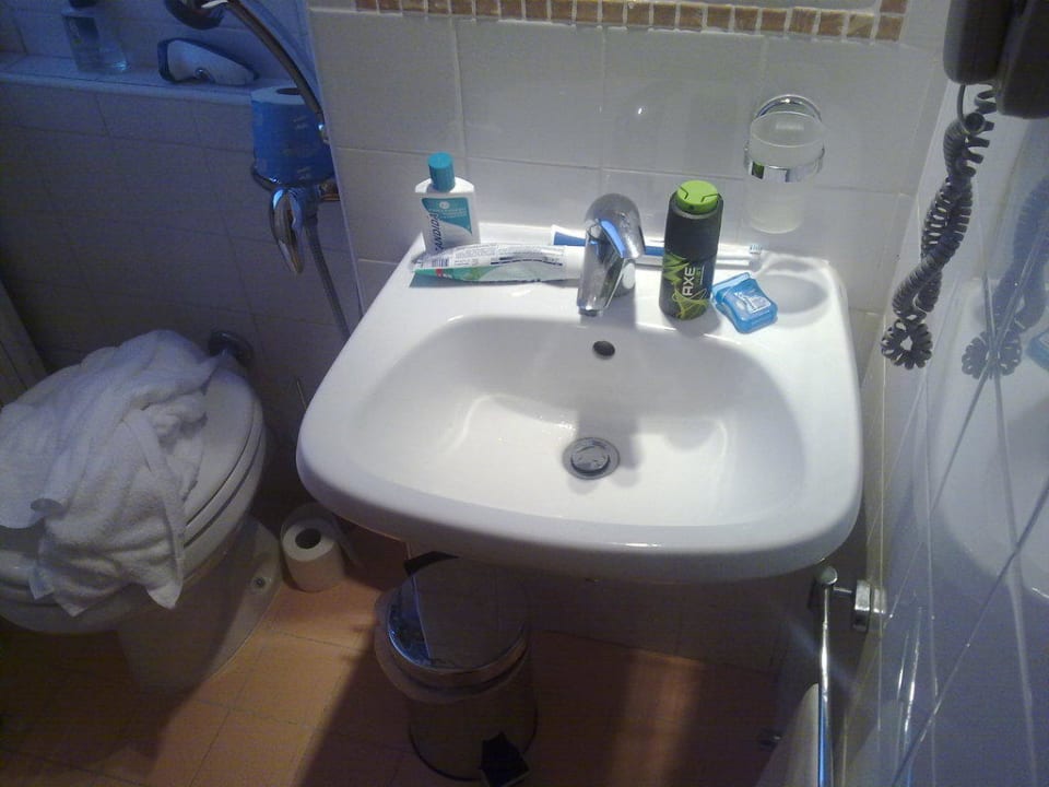 Lavabo Hotel Athena
