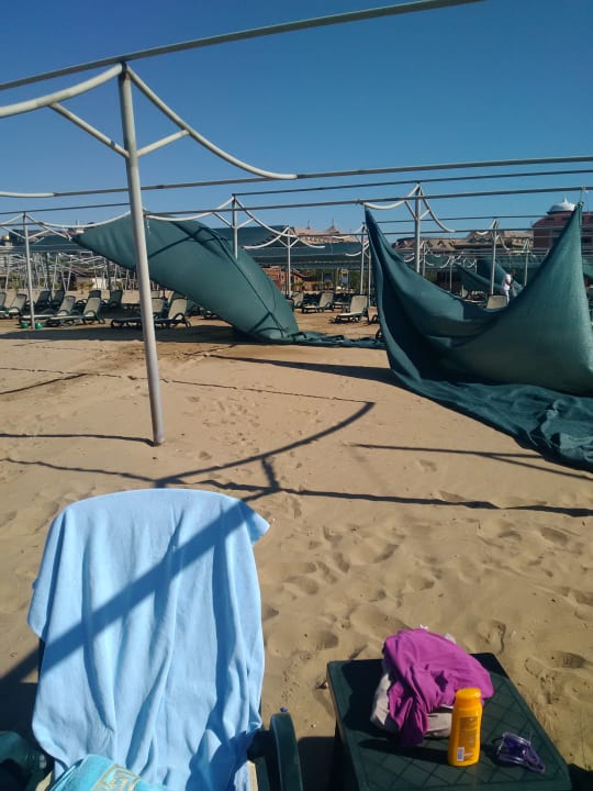 Strand Well Palace Side