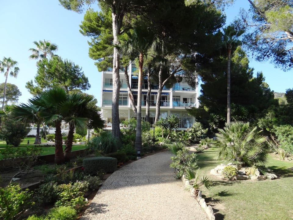 Weg vom Strand zum Hotel Hipotels Eurotel Punta Rotja Golf & Spa