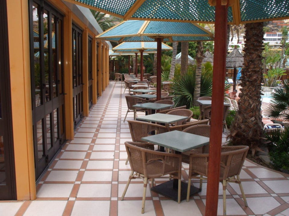 Aussenbereich vom Restaurant Corallium Beach by Lopesan Hotels - Adults only