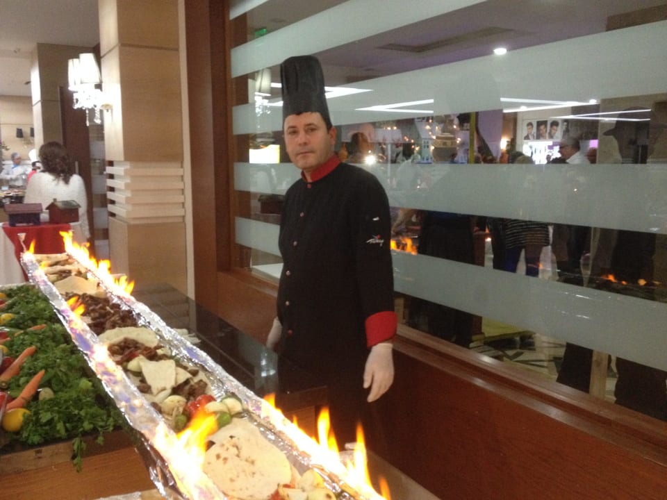 Hier wird flambiert Adalya Ocean Deluxe