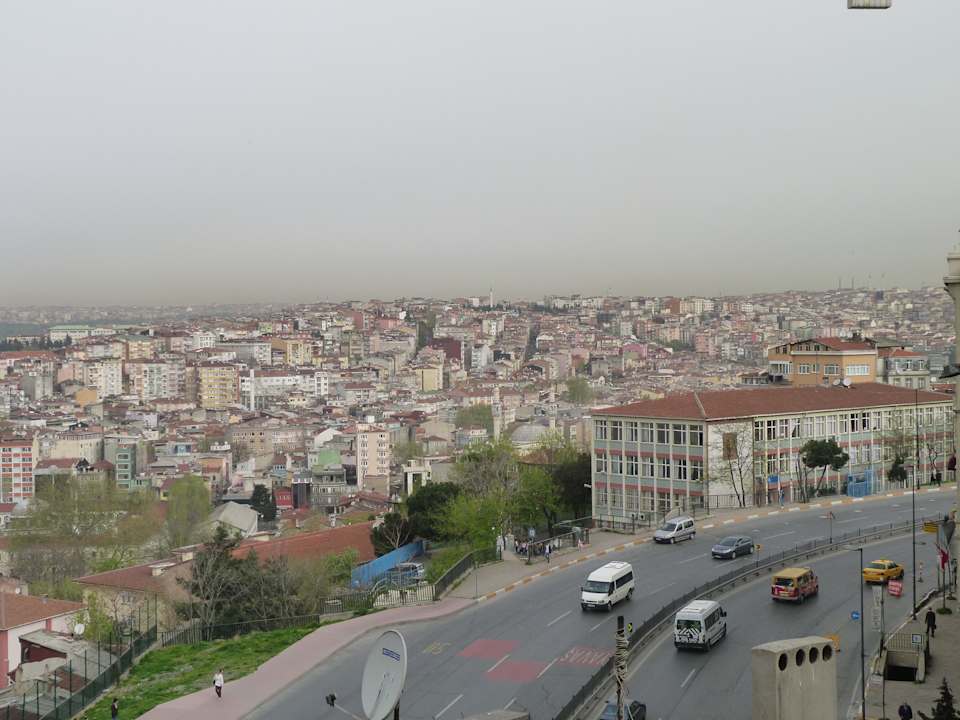 Mit Blick auf die Straße Hotel Grand Halic