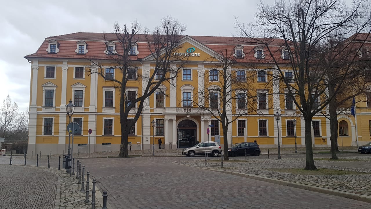 Außenansicht Motel One Magdeburg