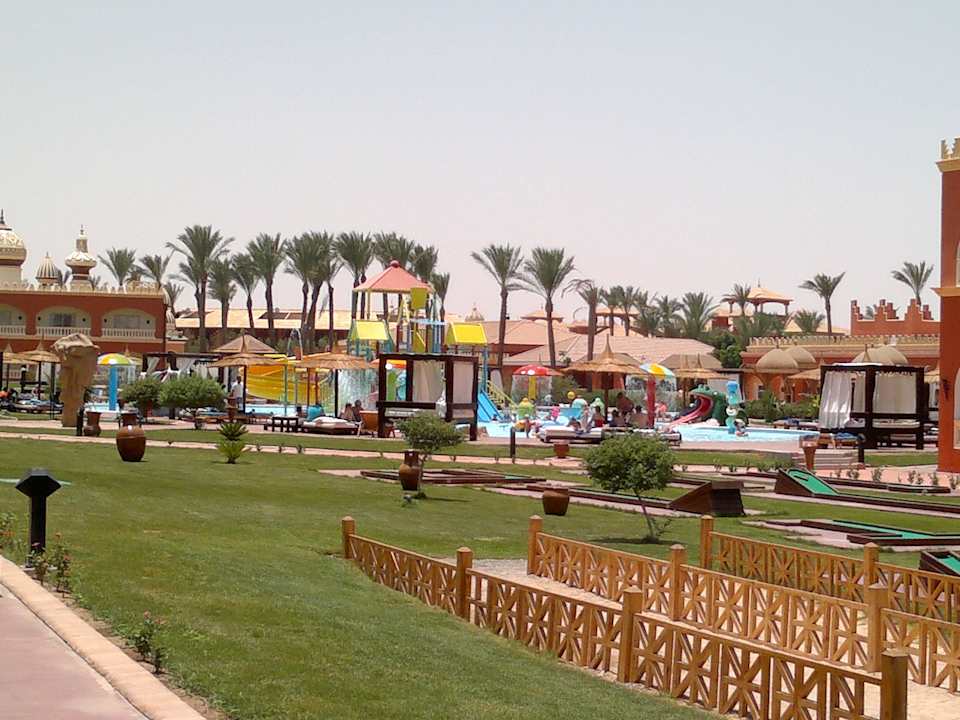 Widok na basen dla dzieci Pickalbatros Alf Leila Wa Leila Resort - Neverland Hurghada