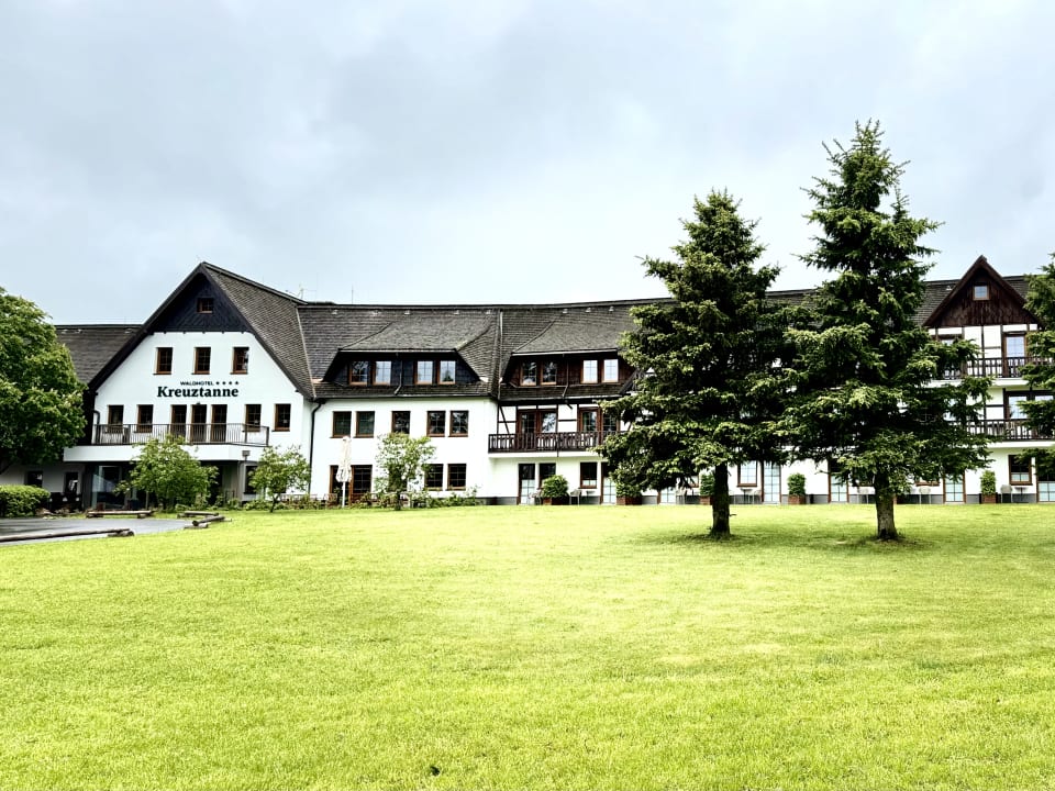 Außenansicht Waldhotel Kreuztanne