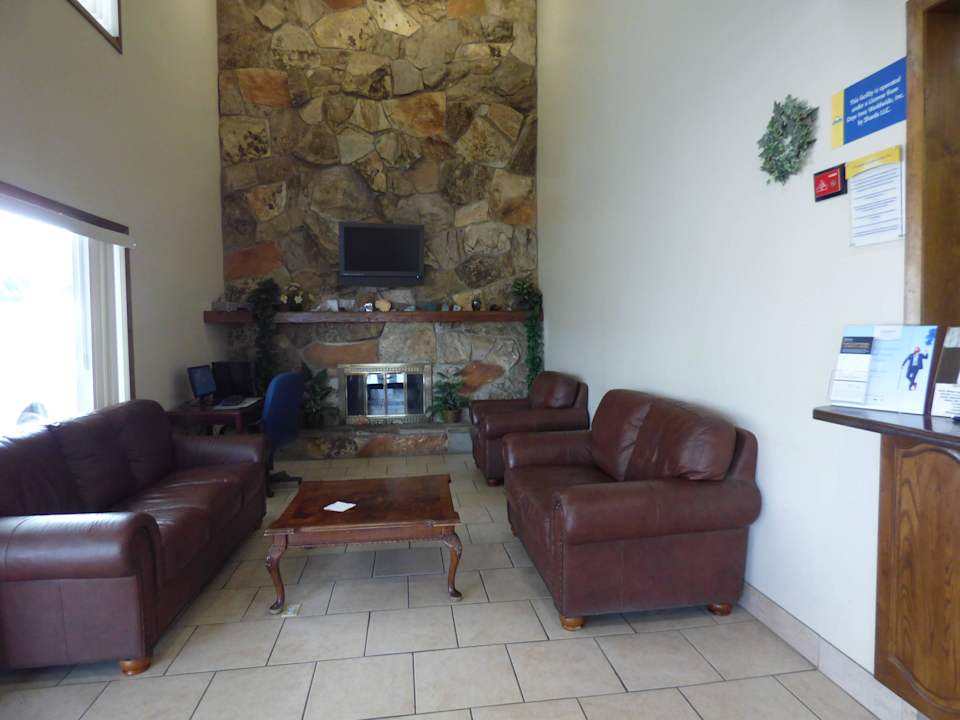 Lobby Days Inn Delta