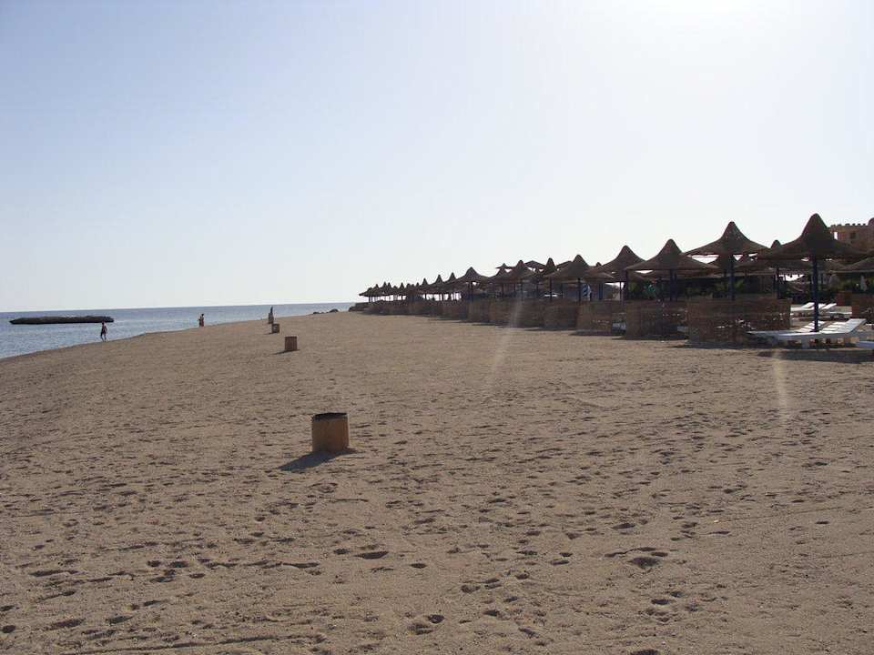 In der Früh um 7 Uhr am Strand Pensée Royal Garden Beach Resort