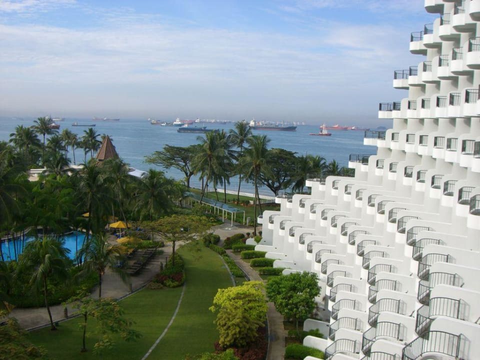 Blick vom Balkon Hotel Shangri-La's Rasa Sentosa Resort