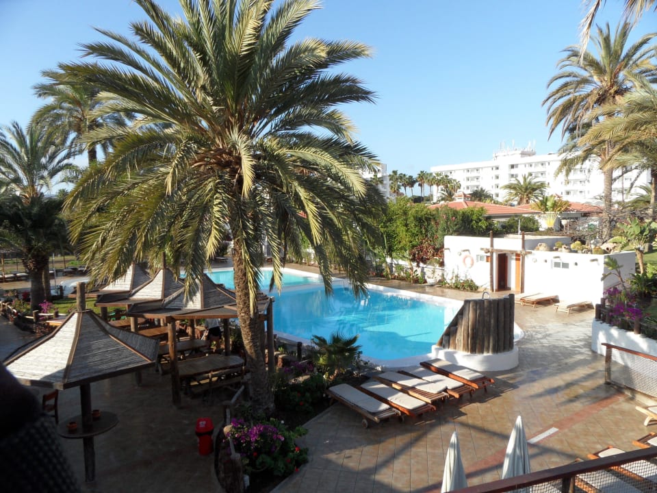 Pool HL Miraflor Suites Hotel