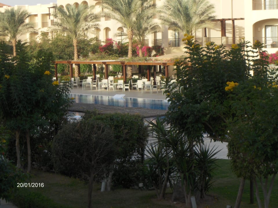 Quiet pool bar JAZ Aquamarine Resort