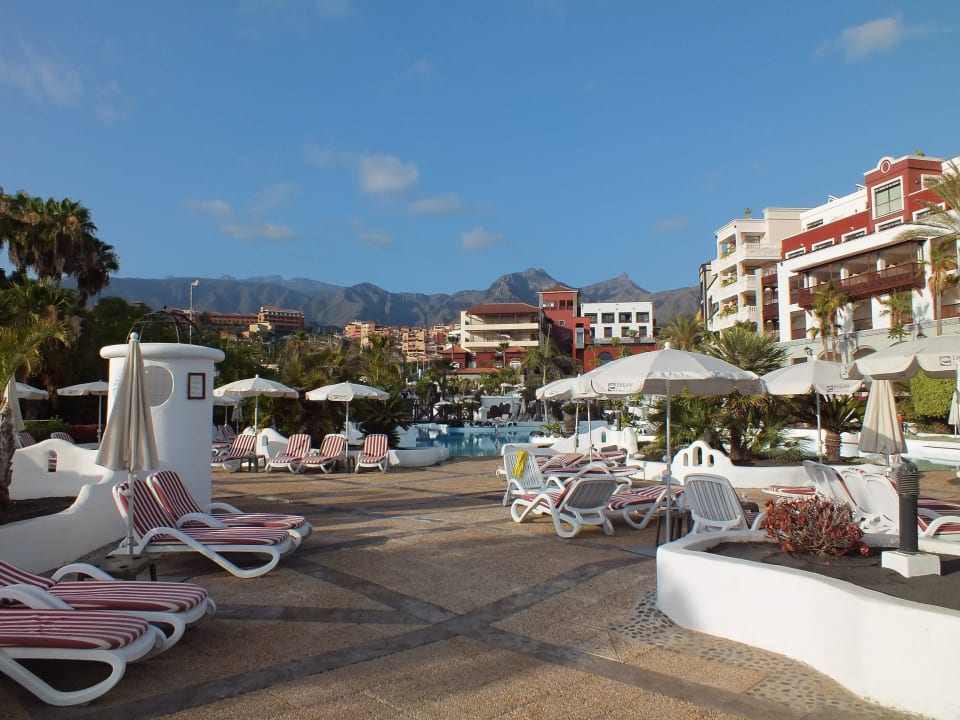 Poolanlage und Hotelgebäude Gran Tacande Wellness & Relax Costa Adeje