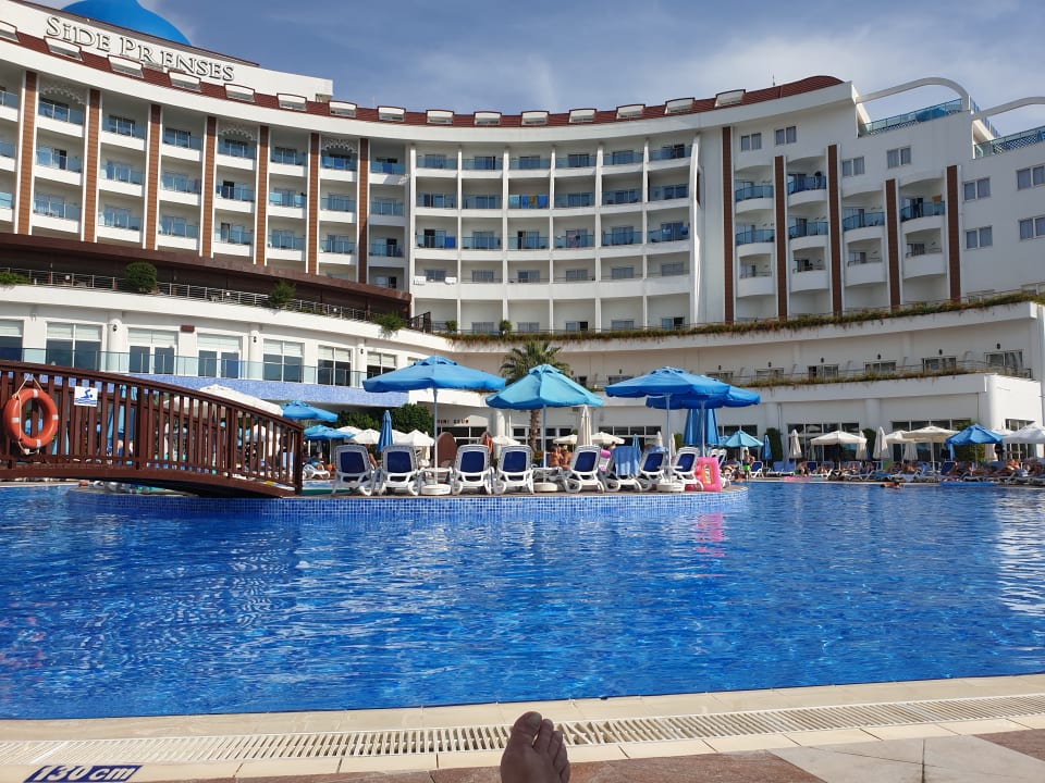 Pool Side Prenses Resort & Spa