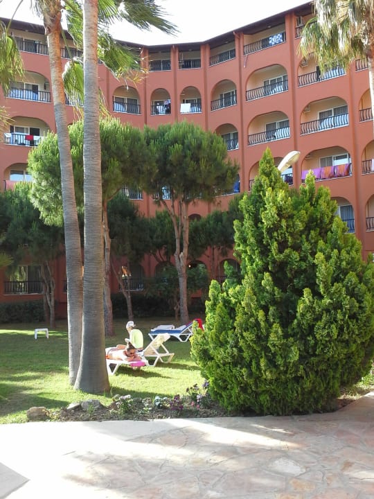 In der Hotellanlage (schön angelegt) Club Turtas Beach Hotel