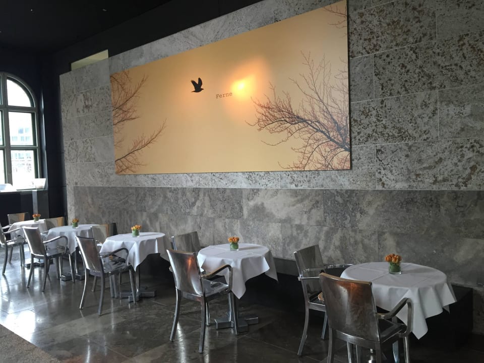 Direkt vorm Frühstücksbereich Sofitel Munich Bayerpost Hotel