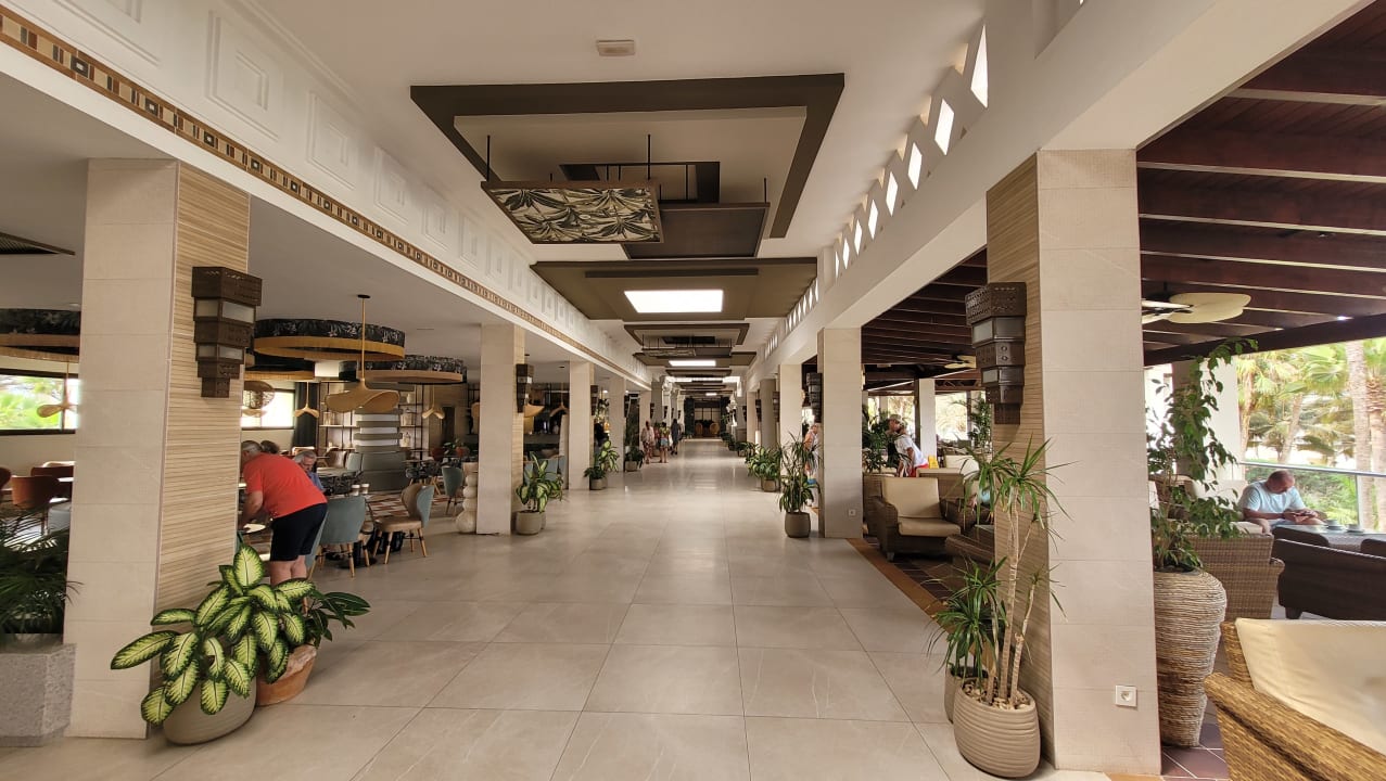 Lobby Hotel Riu Karamboa