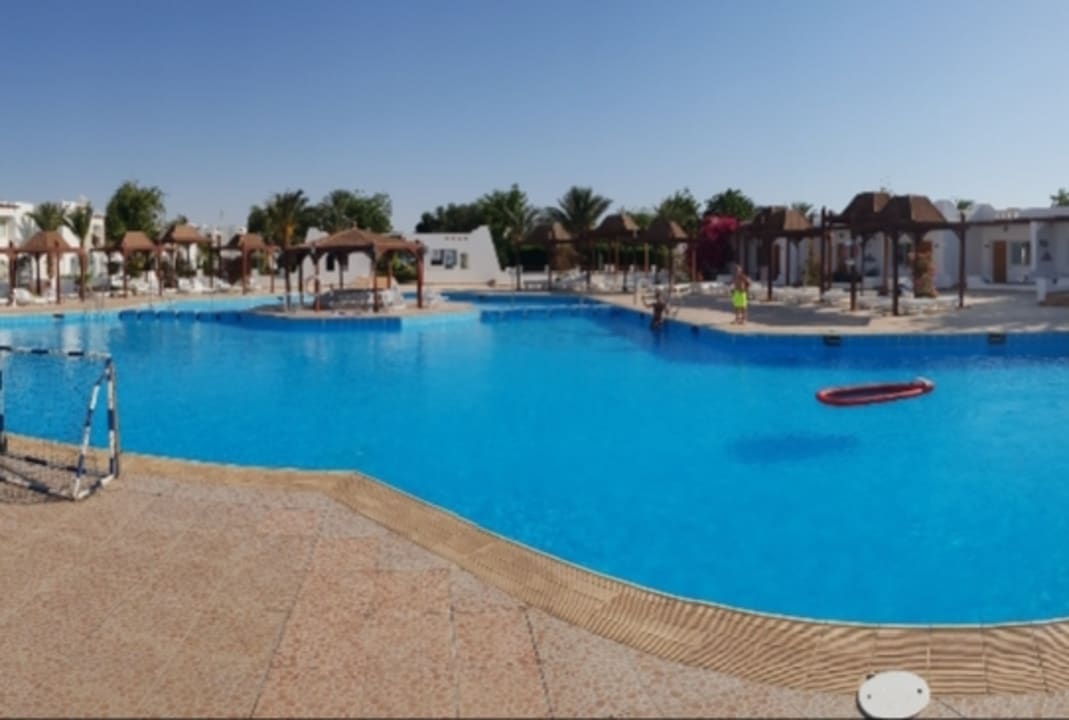 Pool Menaville Safaga