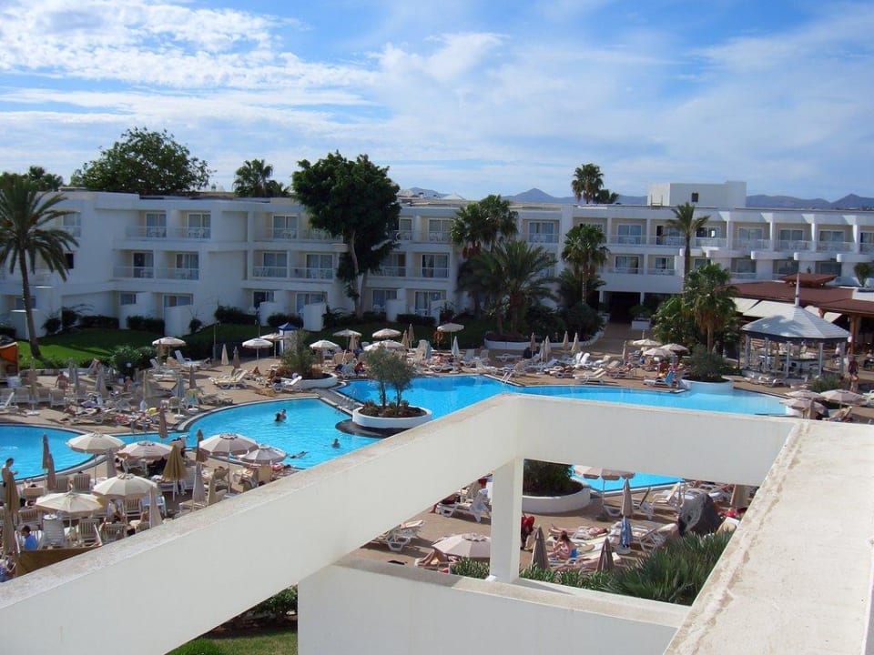 Blick zum Pool Hotel Riu Paraiso Lanzarote