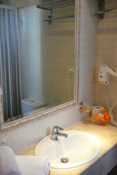 Blick auf den Waschtisch Naxos Resort Beach Hotel