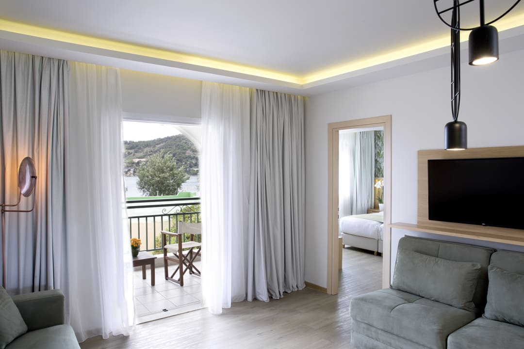 Zimmer Dolce by Wyndham Athens Attica Riviera