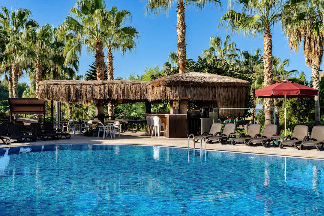 Pool Justiniano Deluxe Resort