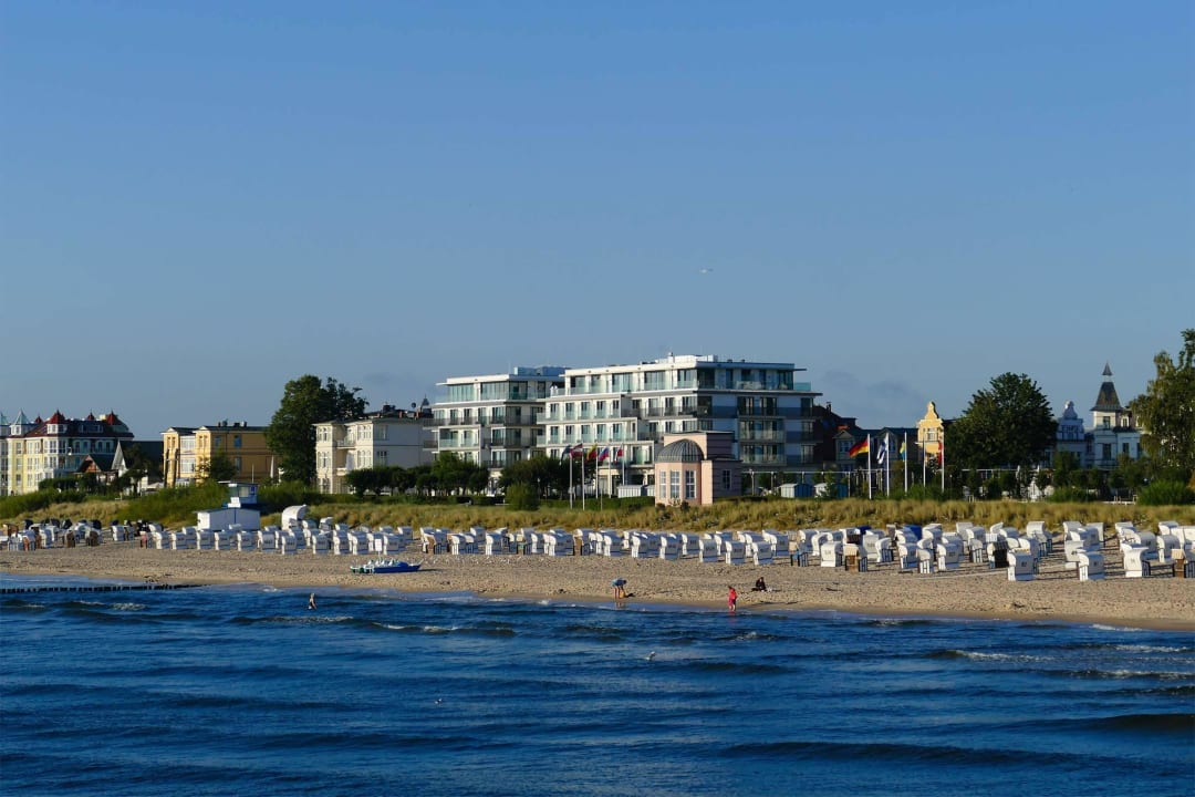 Hotelansicht von der Seebrücke Bansin SEETELHOTEL Kaiserstrand Beachhotel