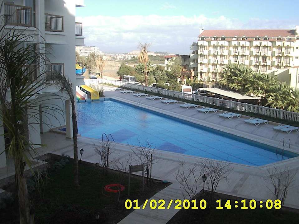 Keine Liegen reserviert! Royal Atlantis Spa & Resort