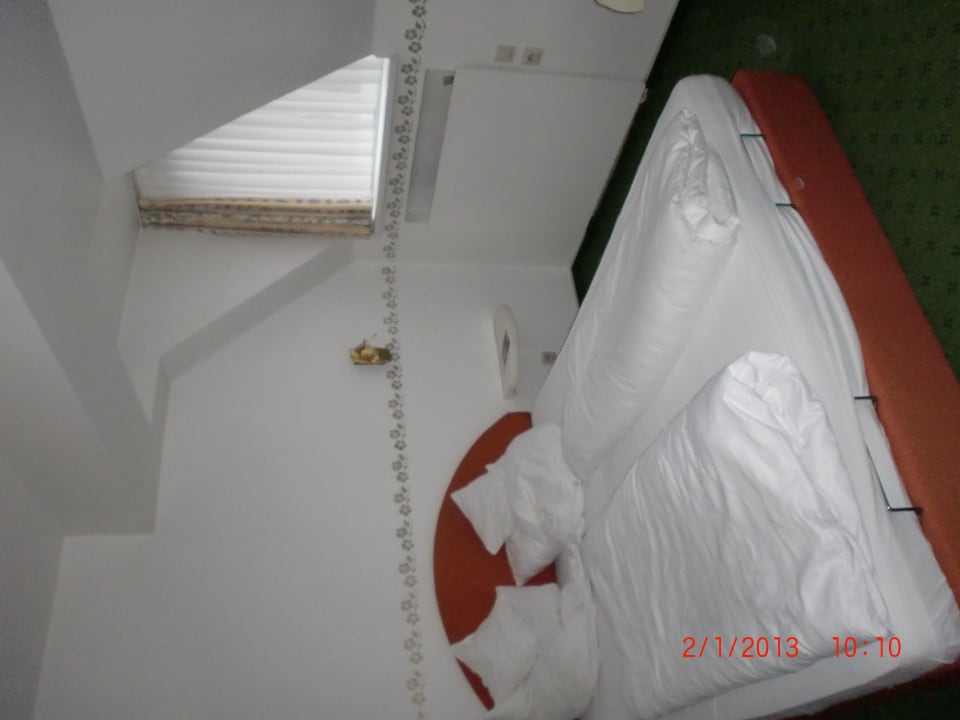 Teil des Zimmers, Bett, von uns gemacht Hotel Alte Mühle