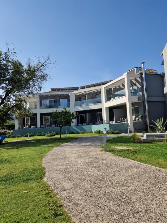Zimmer Acharavi Beach Hotel