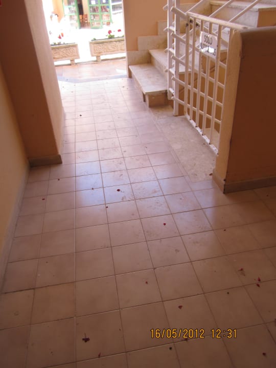 Flure FERGUS Style Cala Blanca Suites