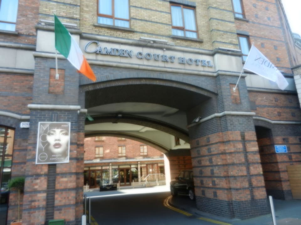 Die Toreinfahrt zum Hotel Hotel Camden Court