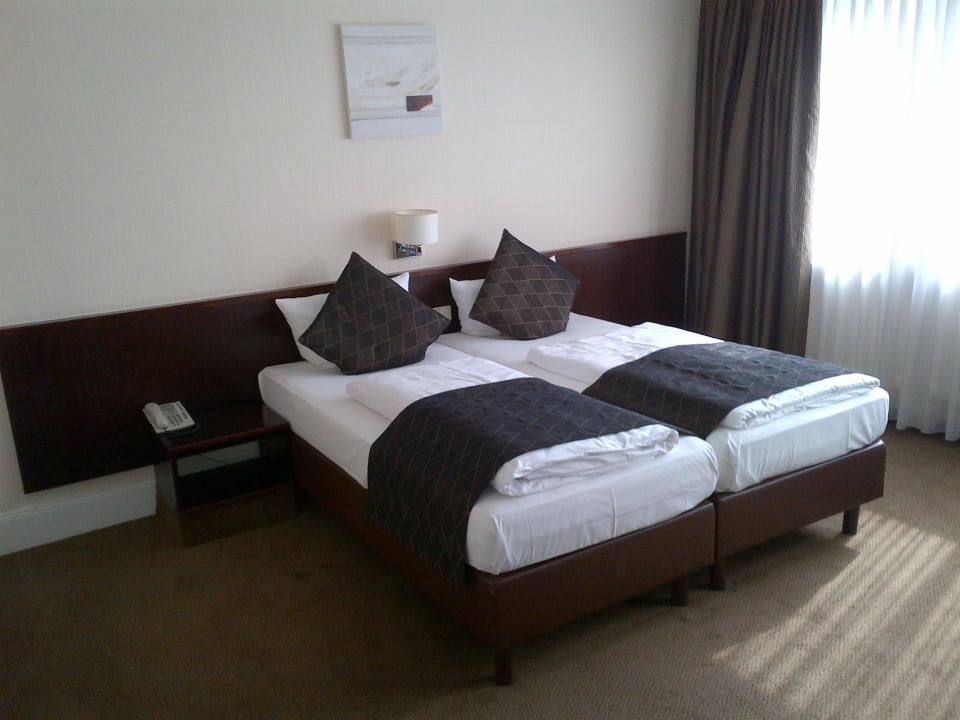 Bequemes Bett Leonardo Hotel Hamburg Elbbrücken