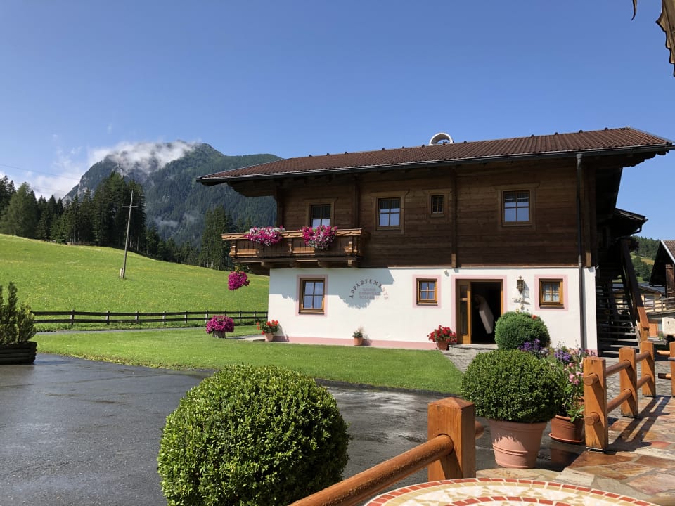 Außenansicht Hotel Alpenhof Wolayersee