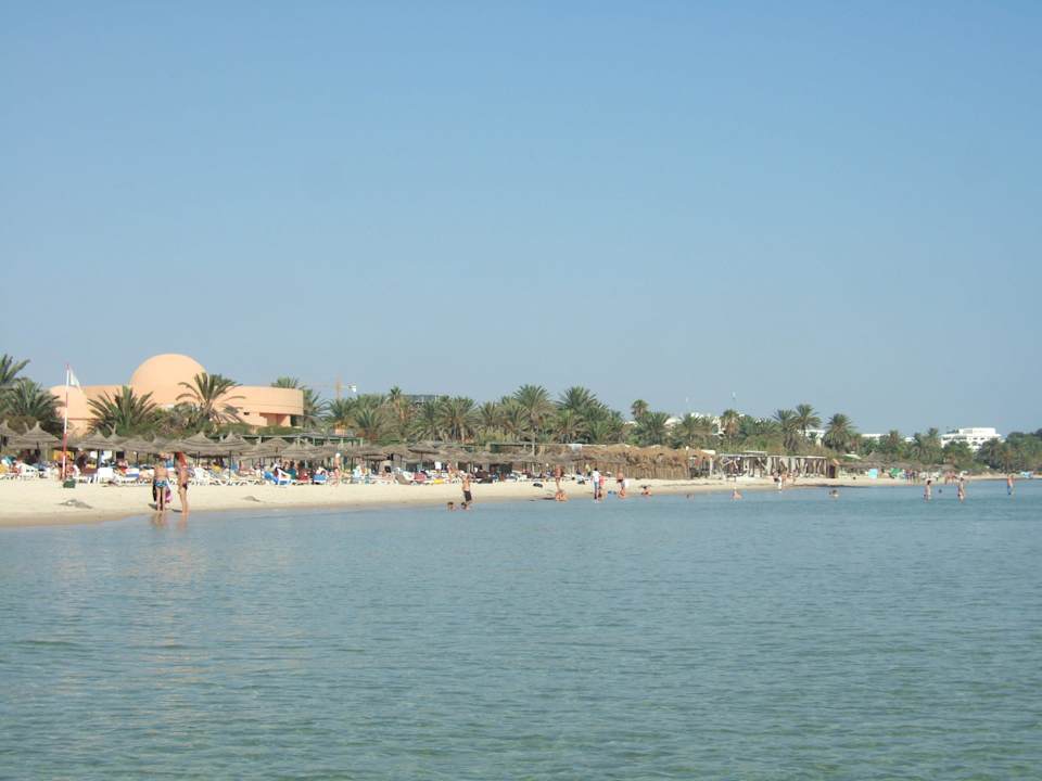 Flach abfallender Strand El Ksar Resort & Thalasso