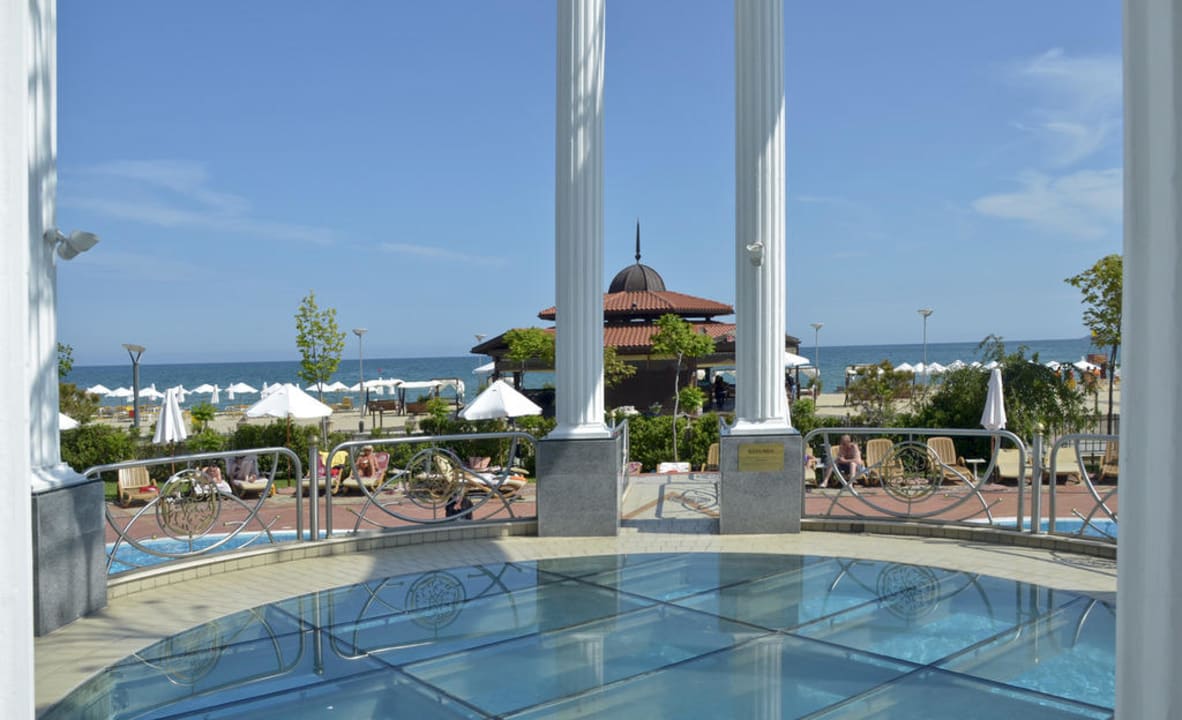 Blick vom Pooltempel  Helena Sands