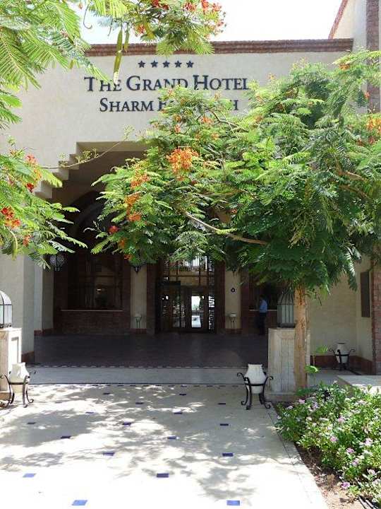 Wejście do hotelu The Grand Hotel Sharm El Sheikh