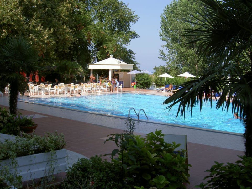 Poolbereich Olympian Bay Grand Resort