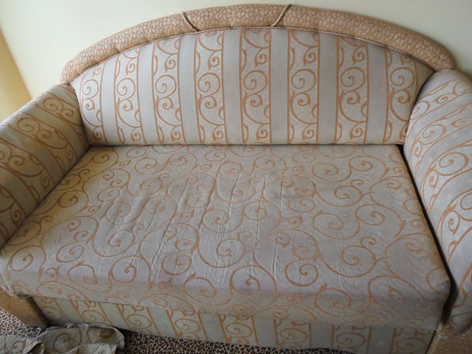 Couch im Zimmer Imperial Palace Hotel