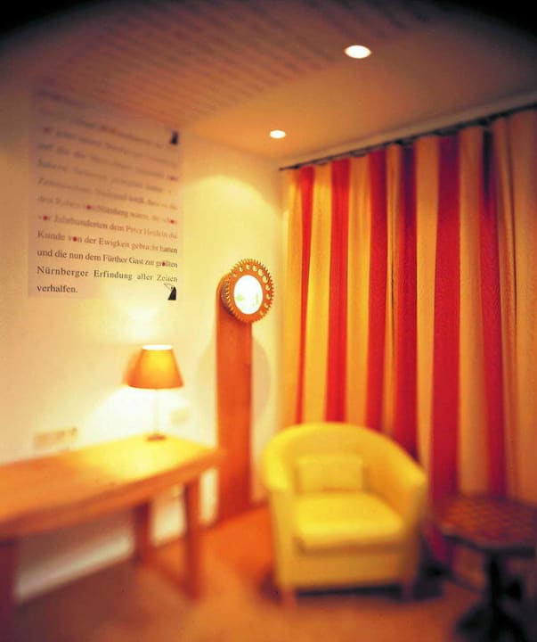 Mythenzimmer "Zeitmaschine" Hotel Drei Raben