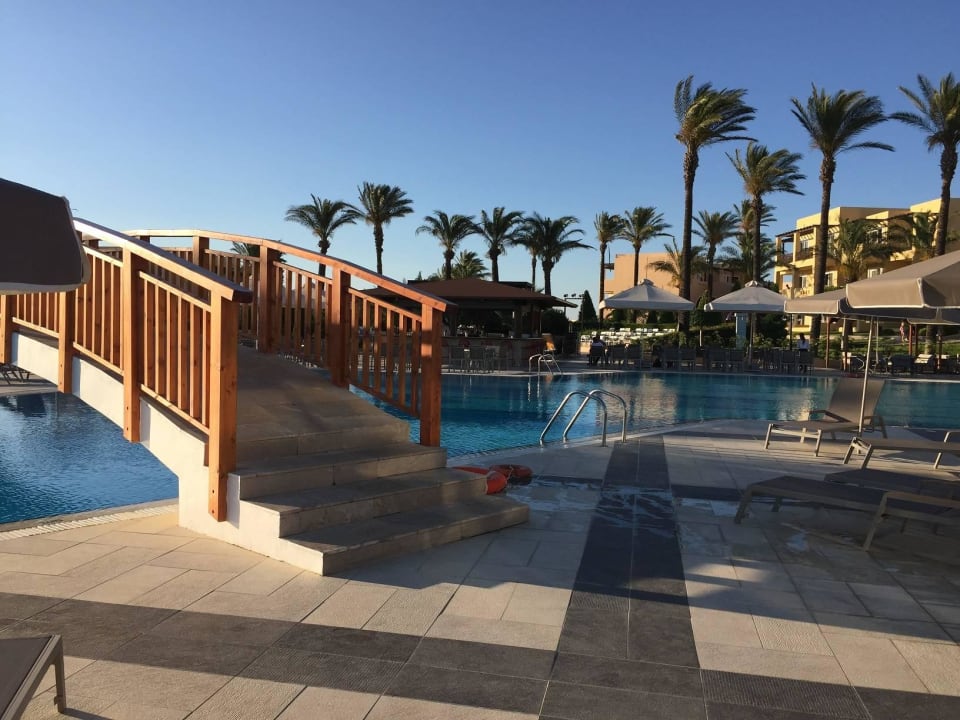 Großer Pool Hotel Horizon Beach Resort