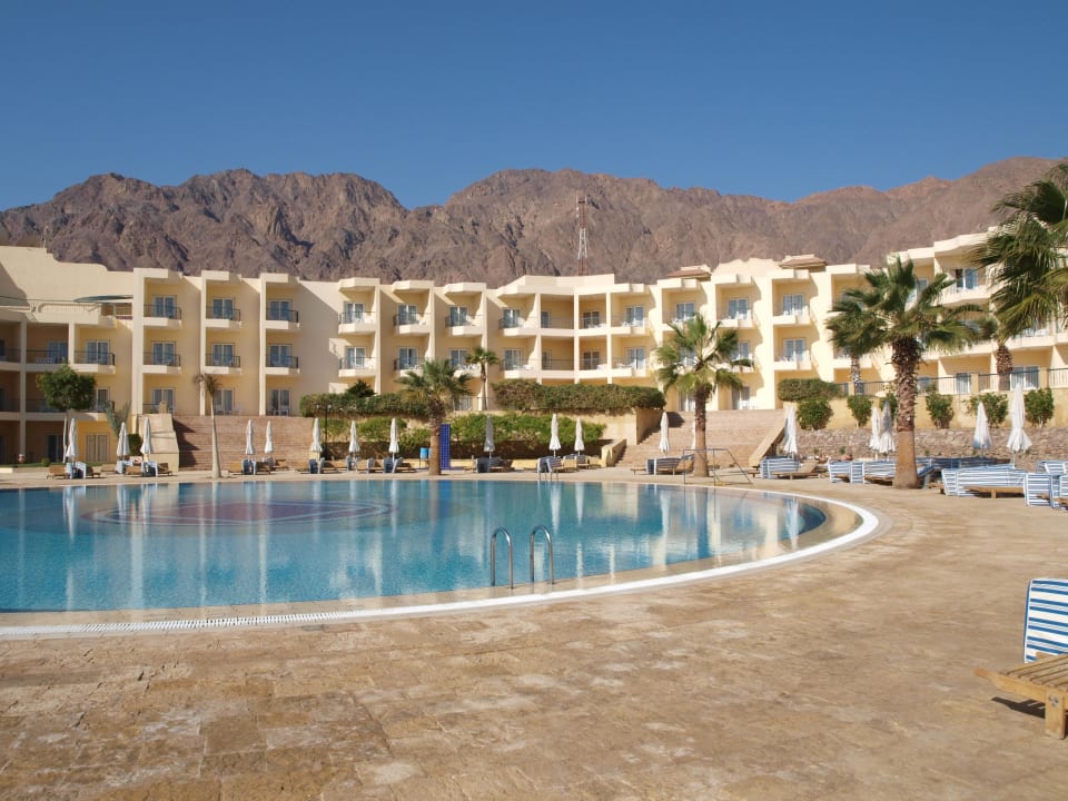Większy basen La Playa Beach Resort Taba