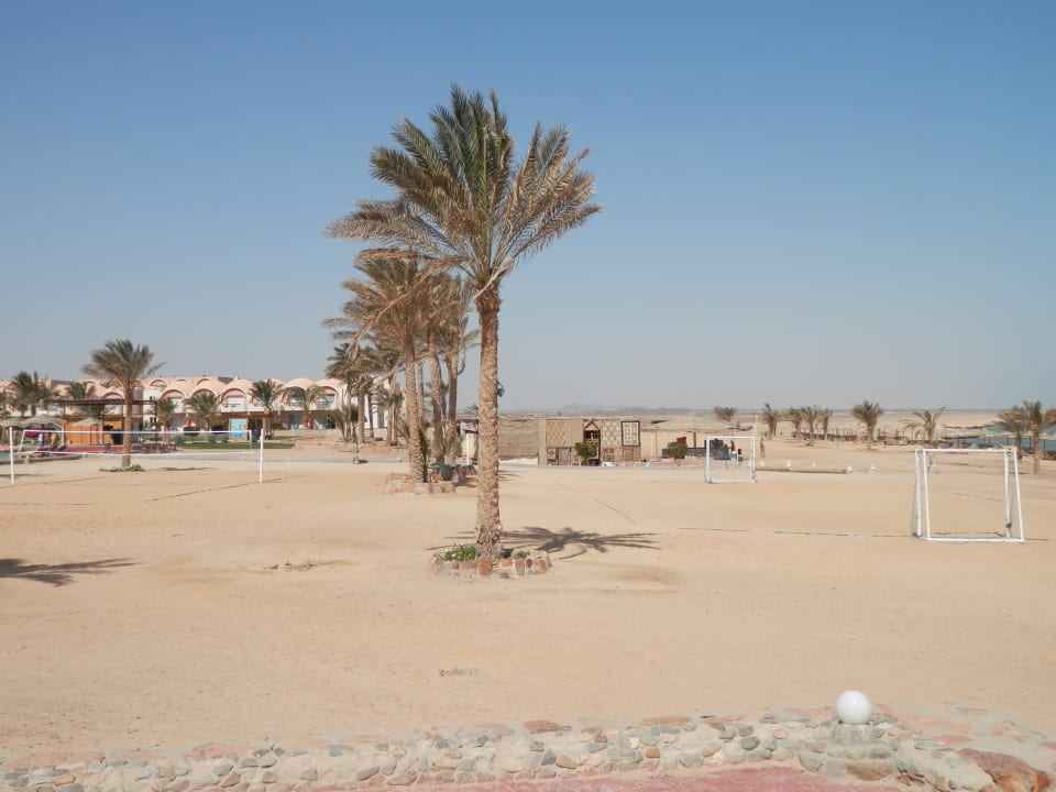 Fussballfeld Three Corners Sea Beach Resort