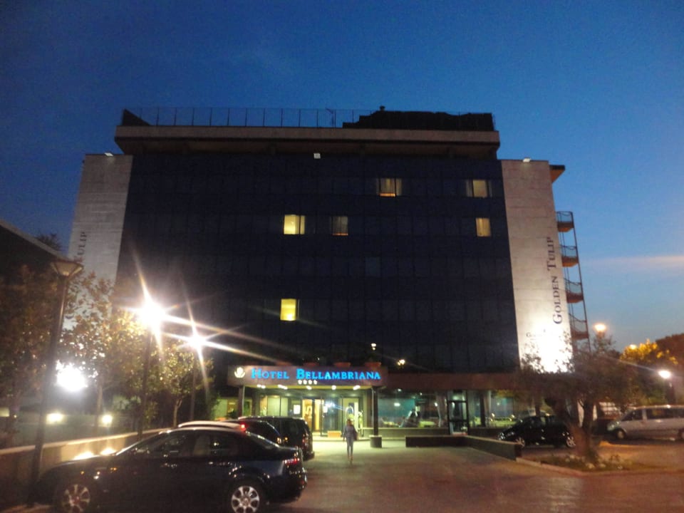 Fassade Hotel Golden Tulip Bellambriana