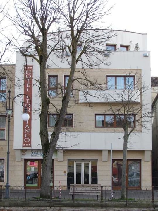 Esterno Hotel Leon Bianco