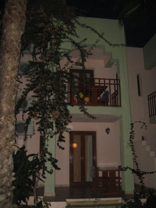 Blick auf ein Teil der Bungalows VONRESORT Golden Beach