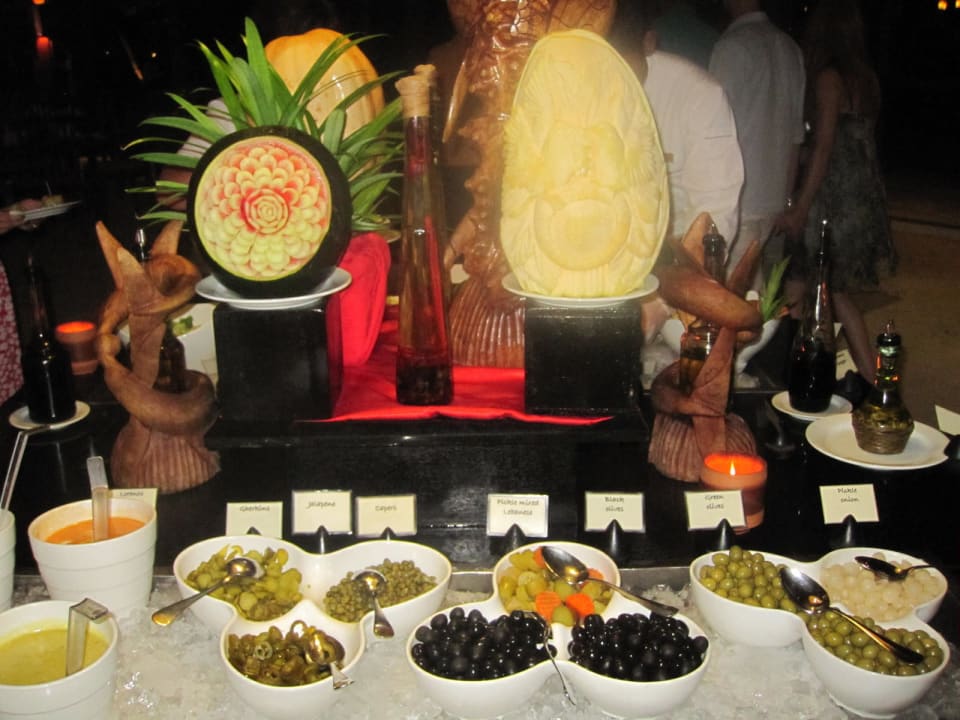 Buffet Meeru Maldives Resort Island