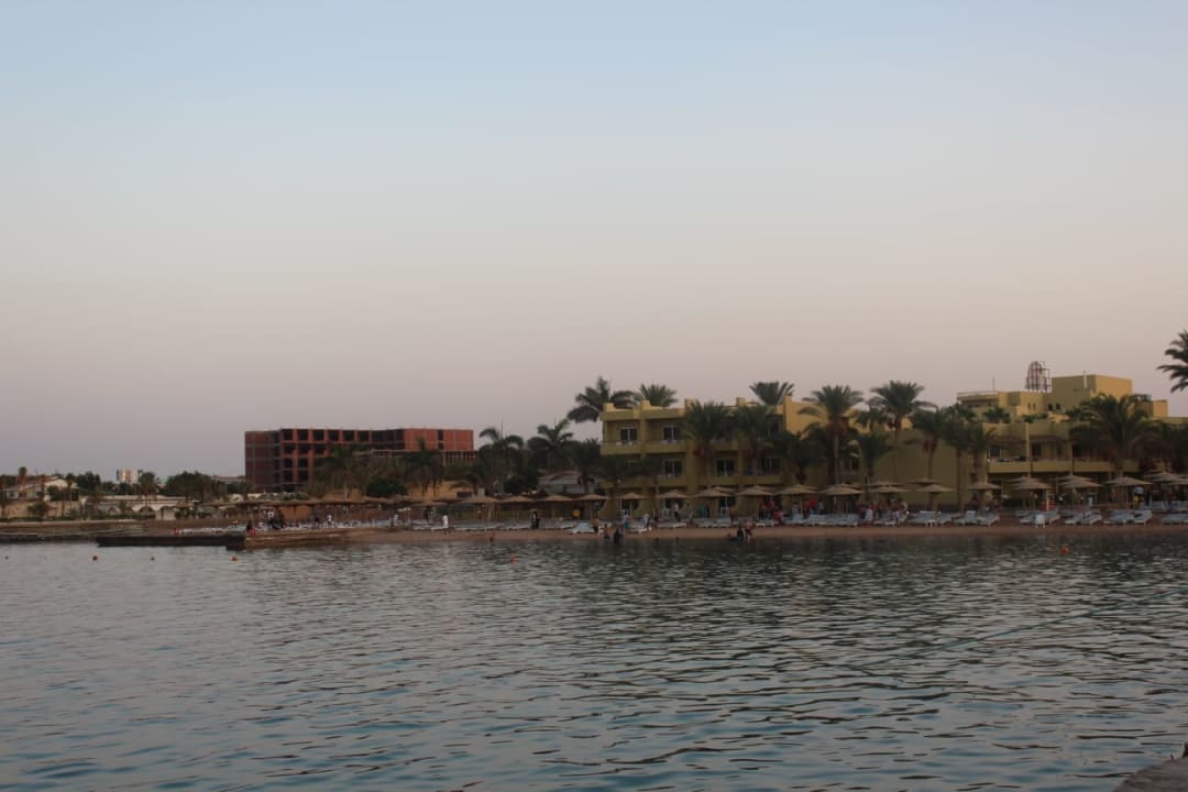 Strand Palm Beach Resort