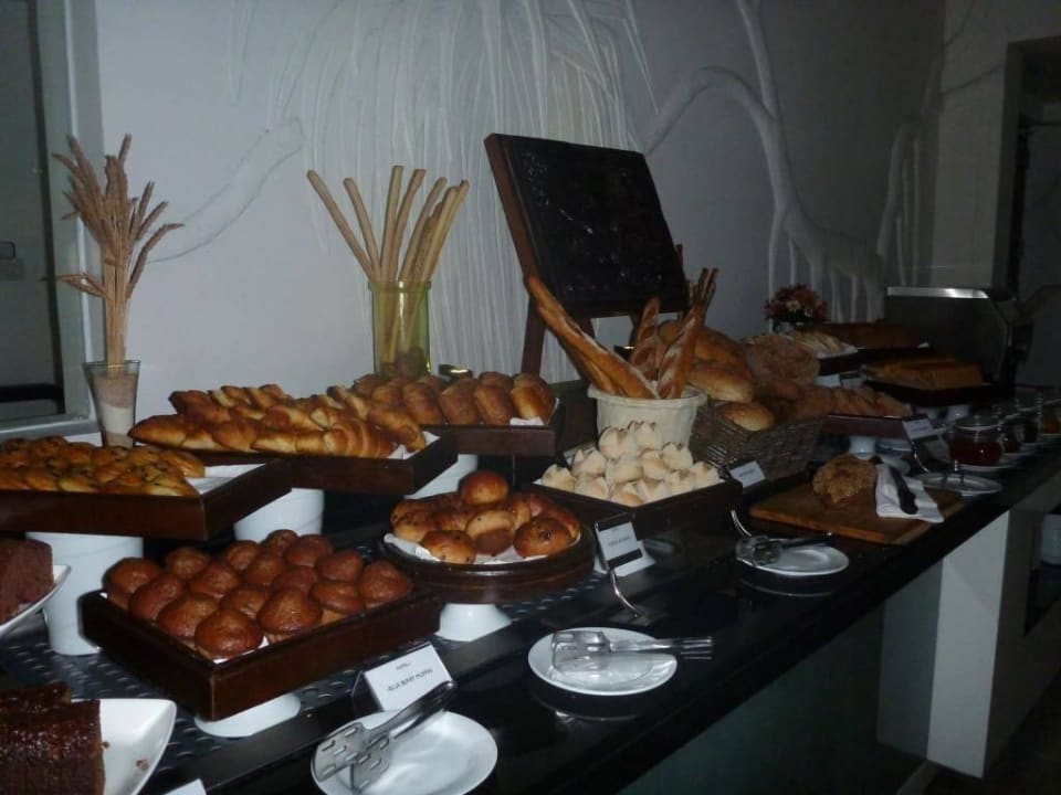 Frühstück - süßes Gebäck Avani Kalutara Resort
